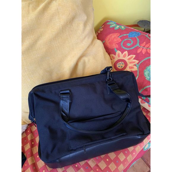 NWT BEIS Weekender bag in Black - Picture 7 of 8